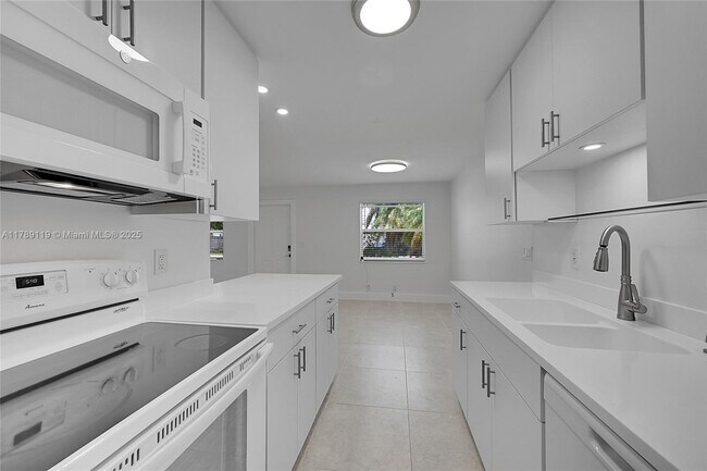 Foto del edificio - 810-810 SW 12th Ct