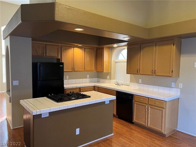 Foto del edificio - 8744 Country View Ave