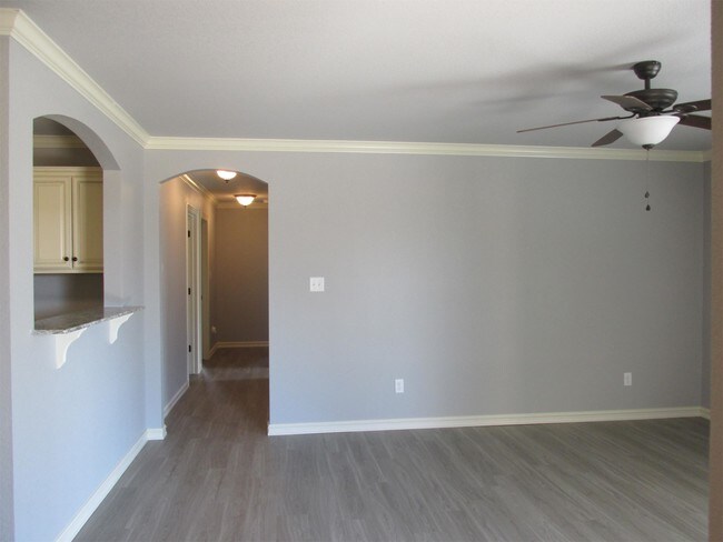 Building Photo - 1318 Springhill Road