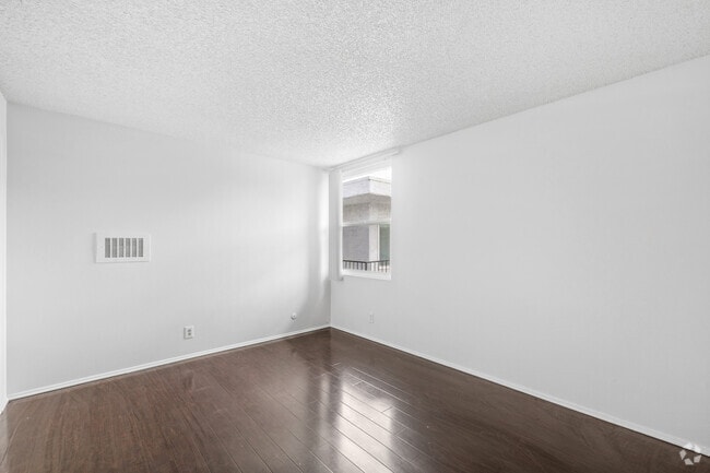 1BR, 1BA - 750SF - Bedroom - Riata at Canoga
