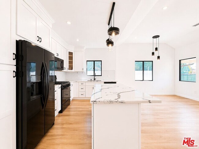 Foto del edificio - 818 N Genesee Ave