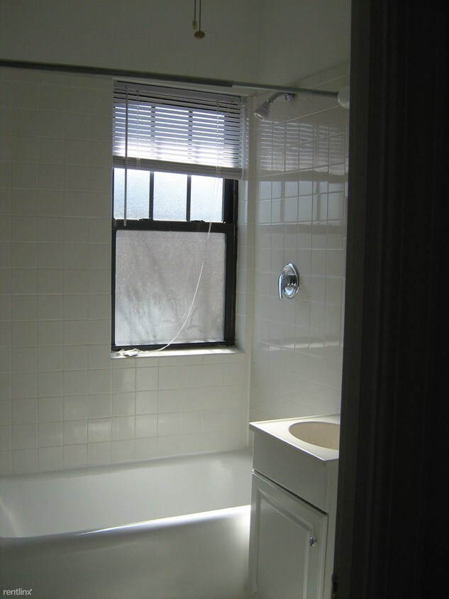 Primary Photo - 4451 S Greenwood Ave