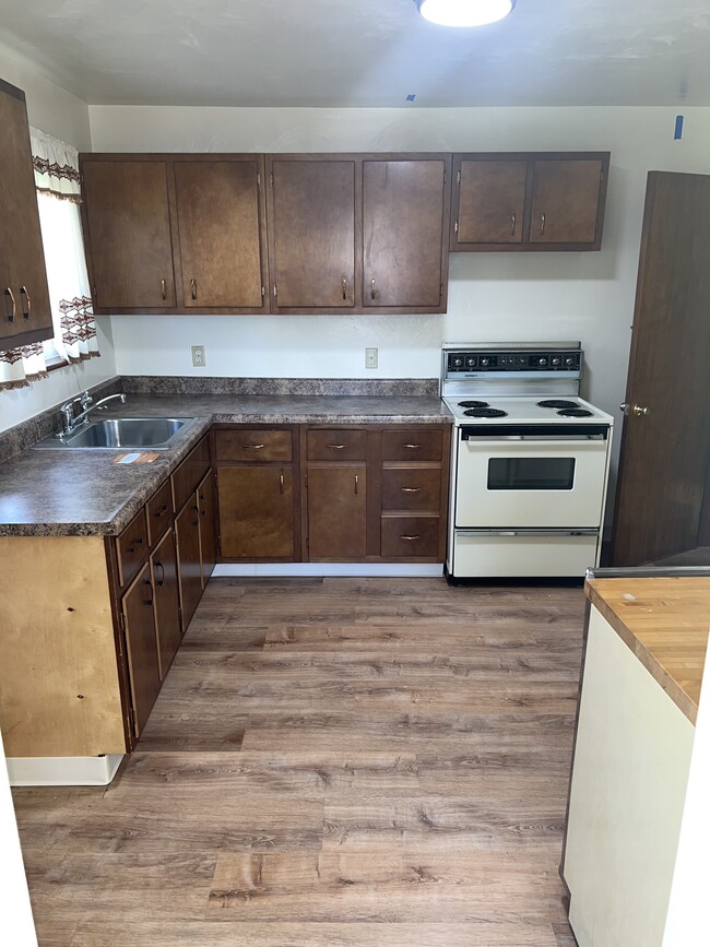 Building Photo - 215 Orchard Hill Dr