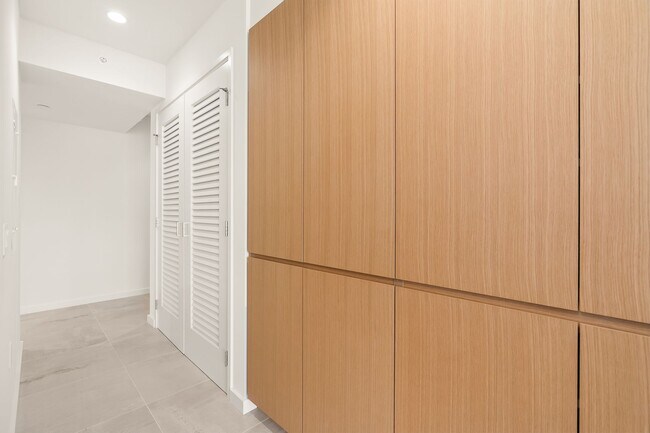 Foto del edificio - Sky Ala Moana 2 bed/2bath/2 parking with E...