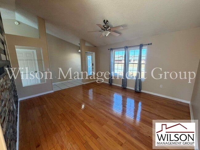 Building Photo - 1366 Valhalla St