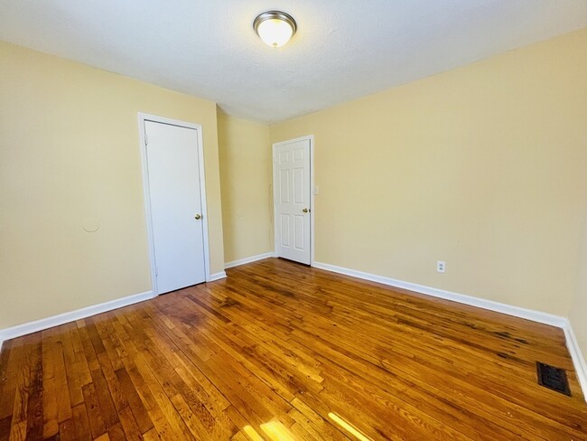 Building Photo - 4519 Wildwood Ave