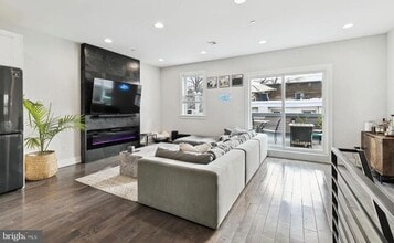 Building Photo - 2813 Tilton St