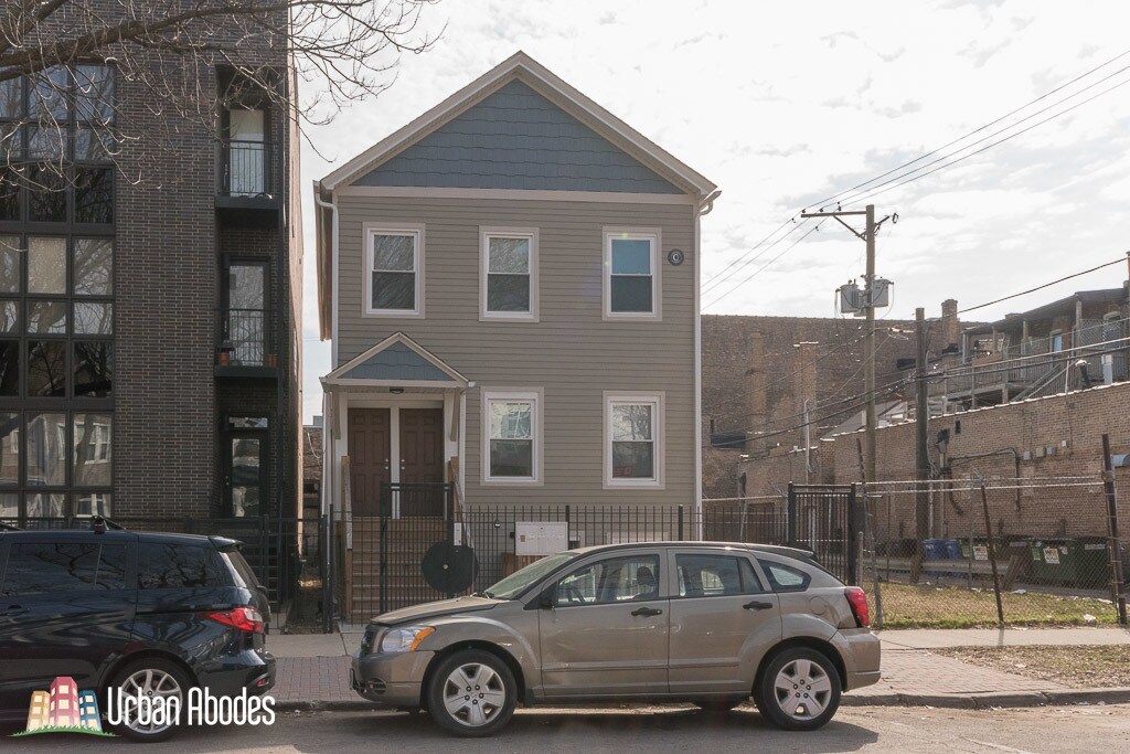Primary Photo - 1617 N Fairfield Ave
