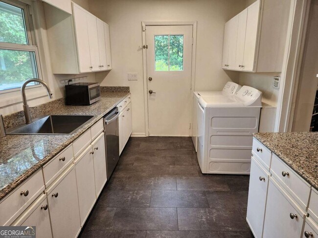 Foto del edificio - 2037 Lively Ridge Rd NE