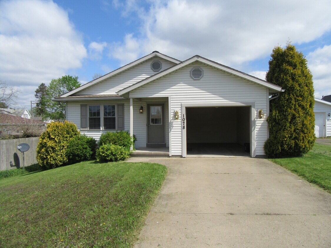 Foto principal - 1078 Miller Ave NW