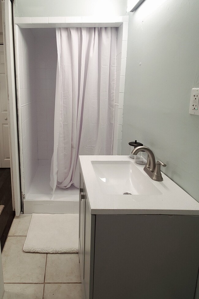 Photo - 1404 Park St Apartment
