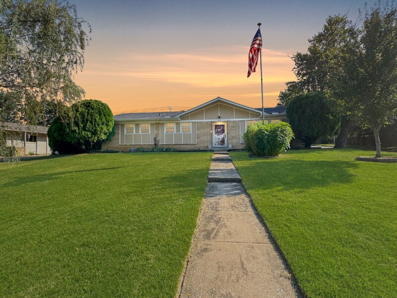 Foto principal - 5902 E 25th Pl