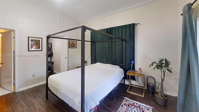 Foto del edificio - 2550 SW 18th Terrace