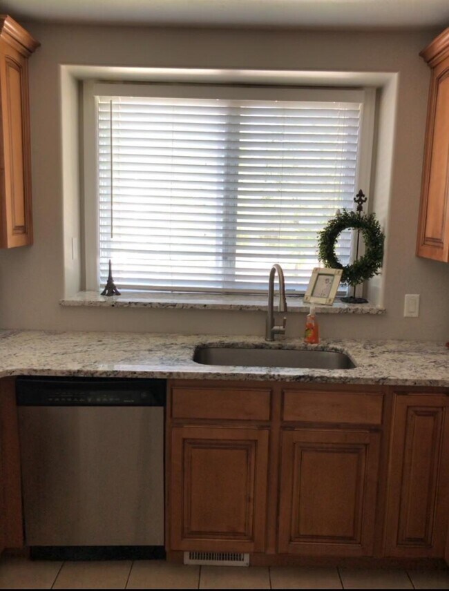 Foto del edificio - 4588 Spring Meadow Dr