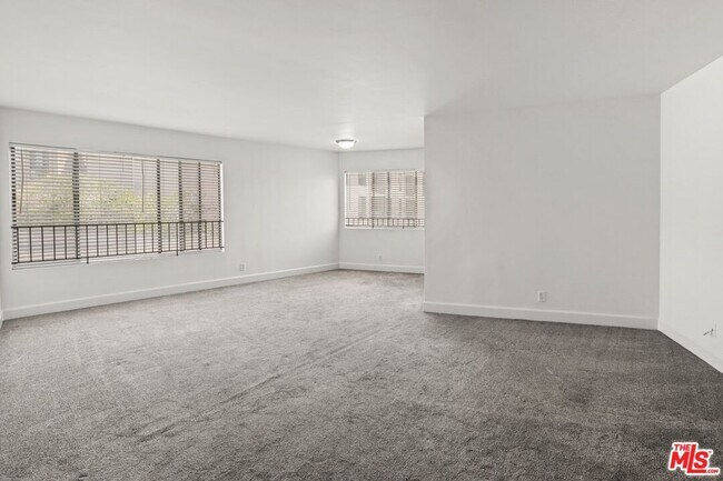 Foto del edificio - 10982 Roebling Ave