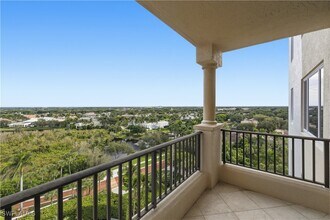 Building Photo - 8990 Bay Colony Dr