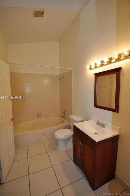 Building Photo - 1846 Racquet Ct