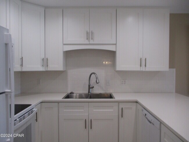Foto del edificio - 4726 Bay Point Rd