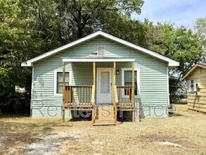 Building Photo - 903 N Owalla Ave