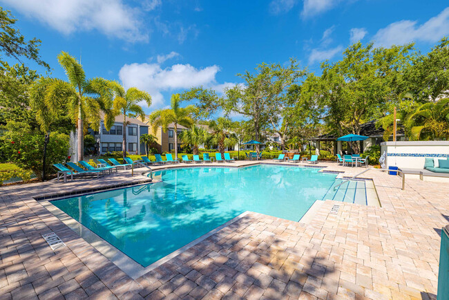 HUNTINGTON PLACE - Apartments in Sarasota, FL | Apartments.com