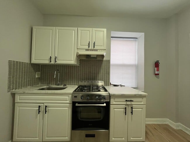 Building Photo - 305 58th St