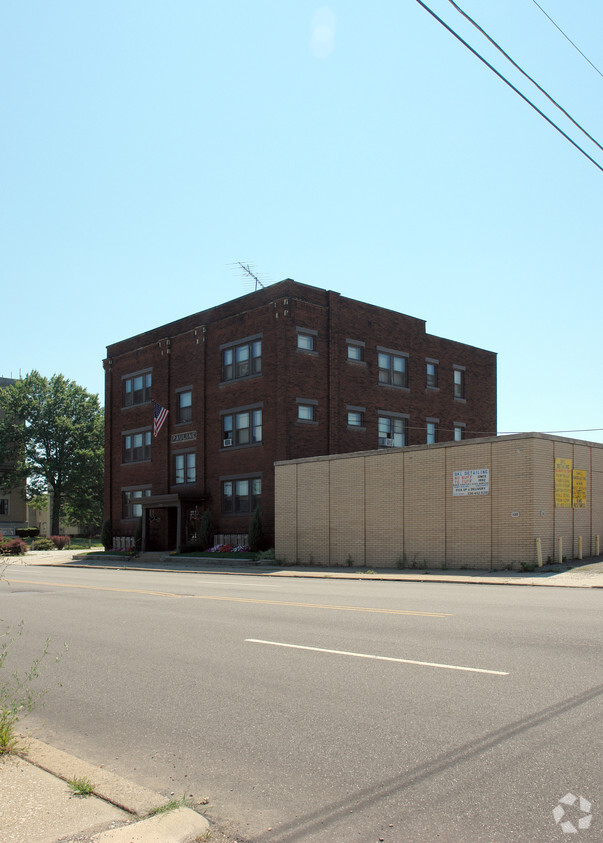 Building Photo - 110 9th St NW