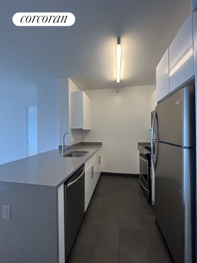 Building Photo - 606 W 57th St
