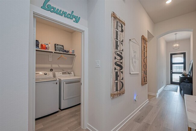 Foto del edificio - 4910 Tan Briar Dr