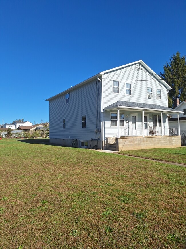 Building Photo - 145 Honeymoon St