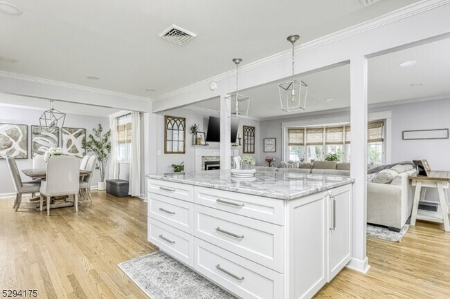 Building Photo - 32 Beechwood Dr