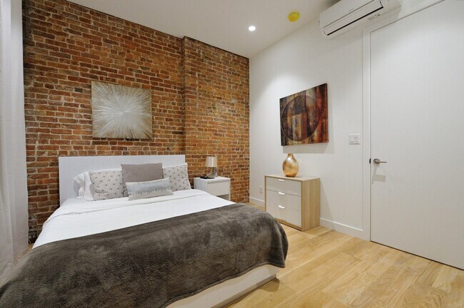 Foto del edificio - 353 W 46th St