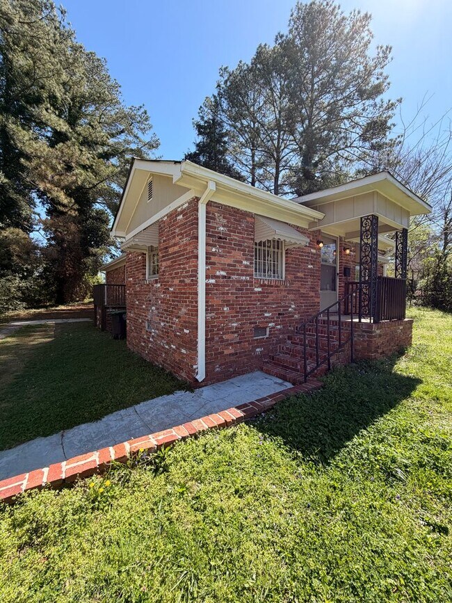 Foto del edificio - Brick 3/1 House in North Rome $950