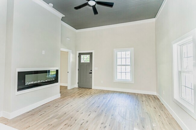 Building Photo - 1218 1st Ave