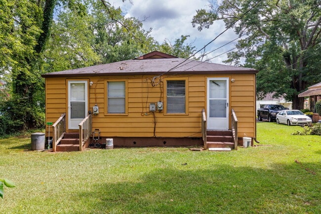 Building Photo - 208 9th Ct S