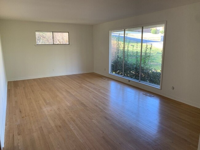 Building Photo - 3618 Sunrise Terrace