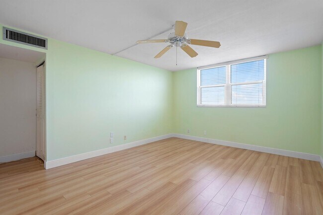 Foto del edificio - 6161 NW 2nd Ave