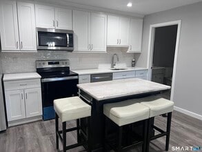 Building Photo - 7 Dale St