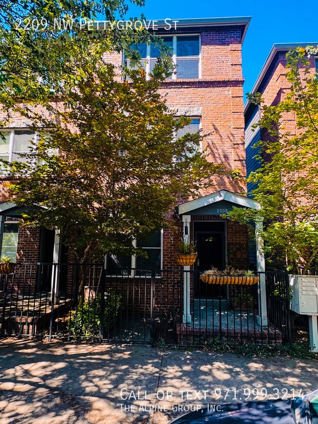 Building Photo - 2209 NW Pettygrove St