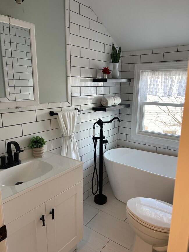 Photo - 157 Gordon Pl House