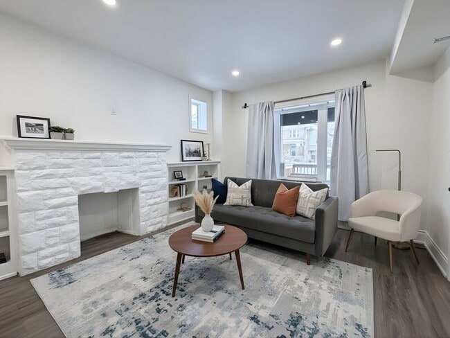 Building Photo - 27 Melrose Ave S