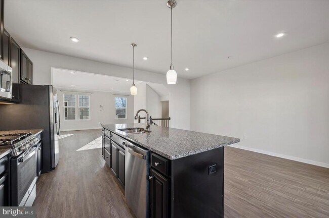 Building Photo - 214 Bamboo Dr