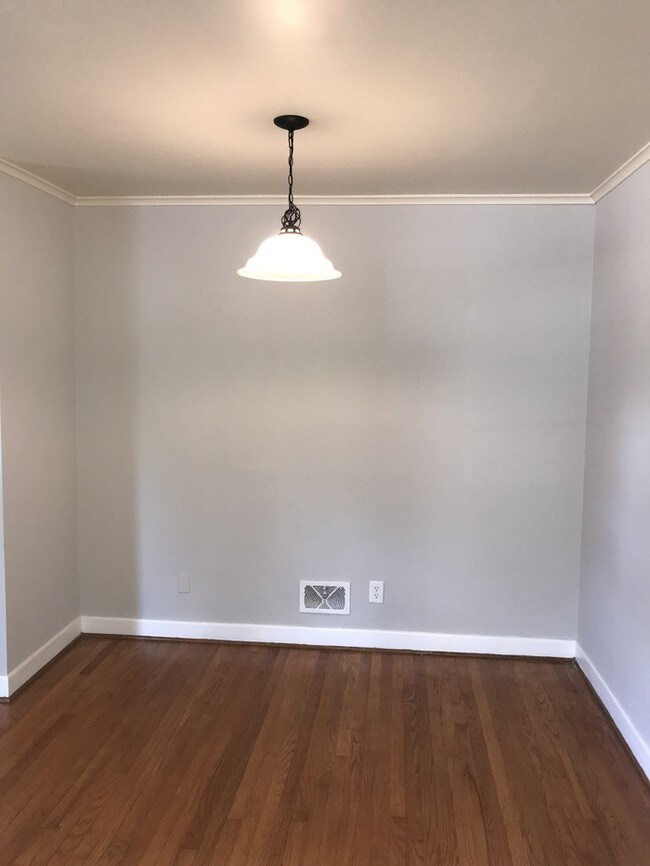 Building Photo - 4 BEDROOM HOME JUST LISTED!