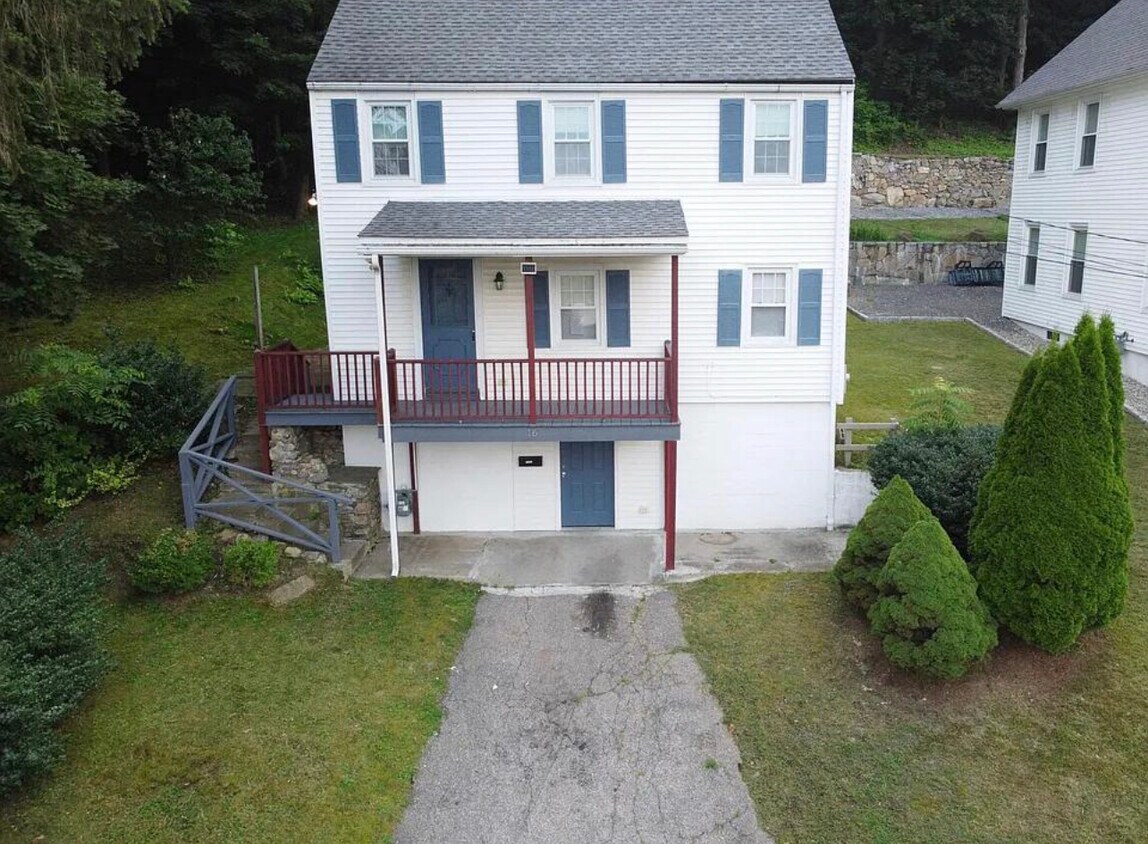 Primary Photo - 16 Padanaram Ave