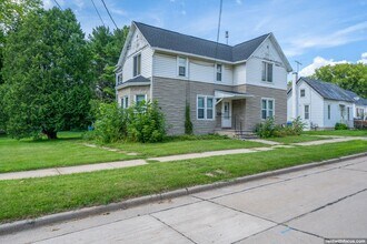 Building Photo - 1111 Oviatt St