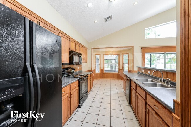 Building Photo - 870 Stone Chapel Ct