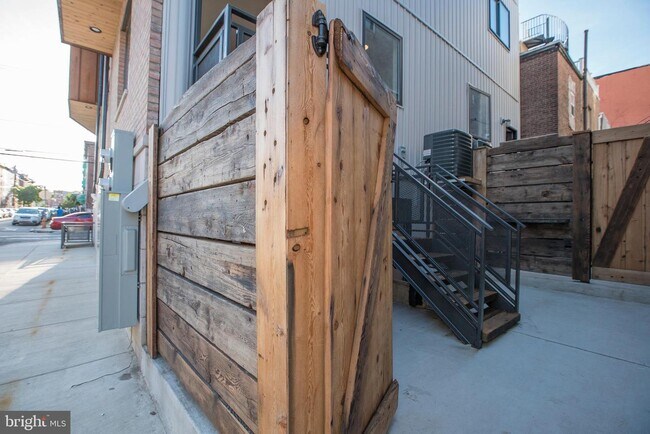 Building Photo - 801 N 16th St