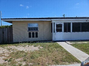 Building Photo - 2805 SE 15th Pl