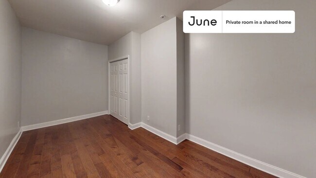 Foto del edificio - Private bedroom in 3 bed/1.5 bath Home