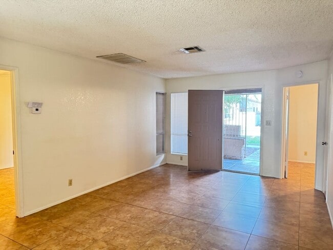 Building Photo - 2 Bedroom Chandler Condo Rental