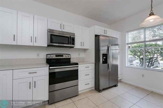 Building Photo - 2830 SW 82nd Ave